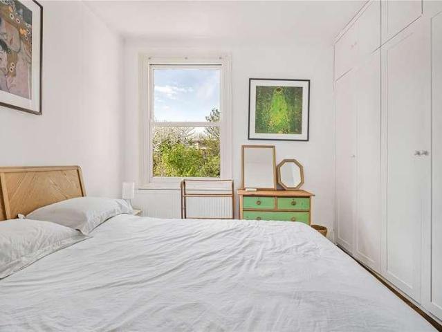 Flat for sale in Palmers Green, Greater London