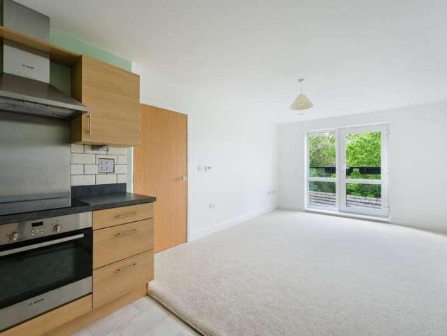 Flat for sale in Woodcote, Epsom