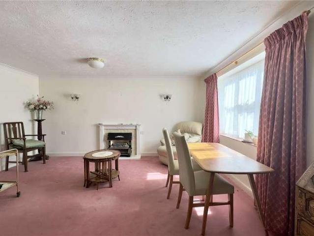 Flat for sale in Beaconsfield, Knotty Green
