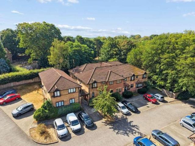 Flat for sale in Twyford