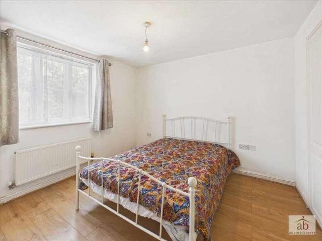 Flat for sale in Eastbridge, Suffolk