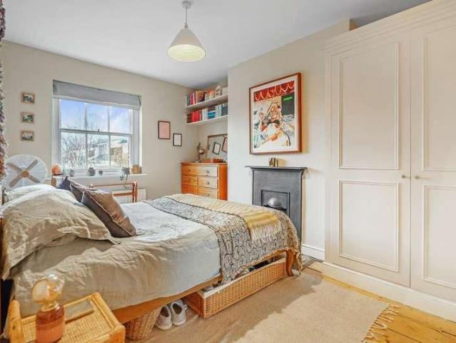Flat for sale in Nunhead, Greater London