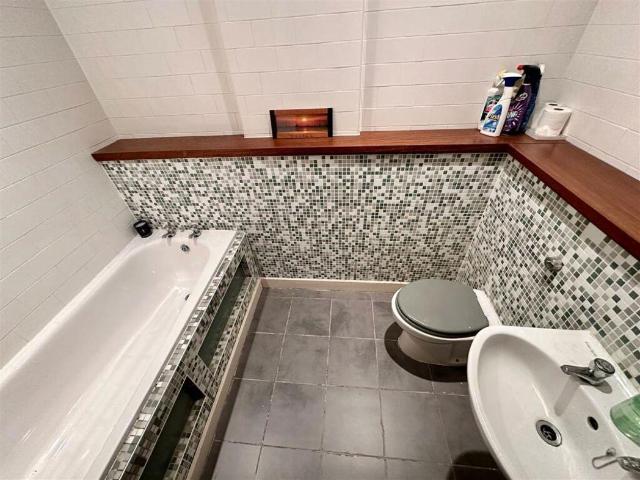 Flat for sale in Georgia, Greater Manchester