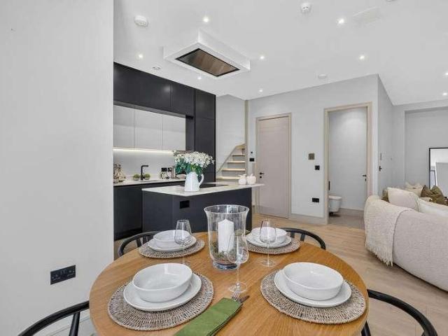 Flat for sale in Fulham, Greater London