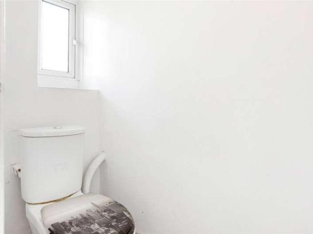 Flat for sale in Stockwell, Greater London