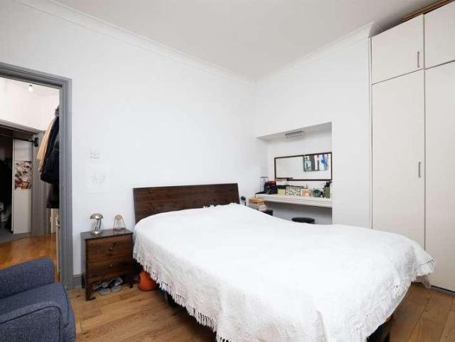 Flat for sale in London Borough of Islington, Greater London