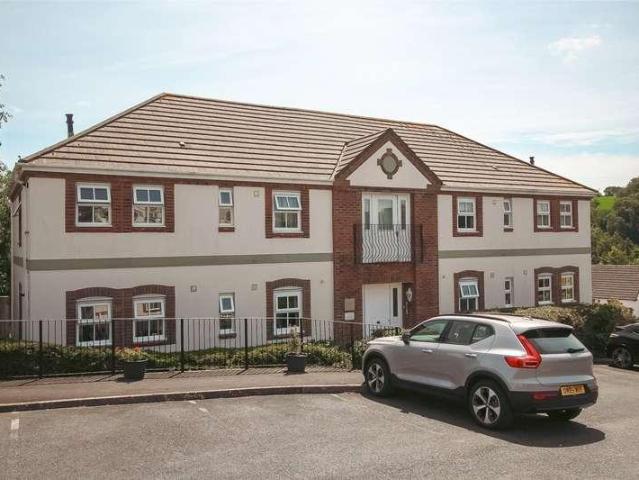Flat for sale in Brandis Corner, Devon