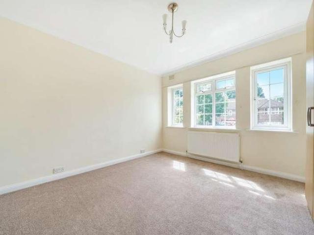 Flat for sale in Little Stanmore, Greater London