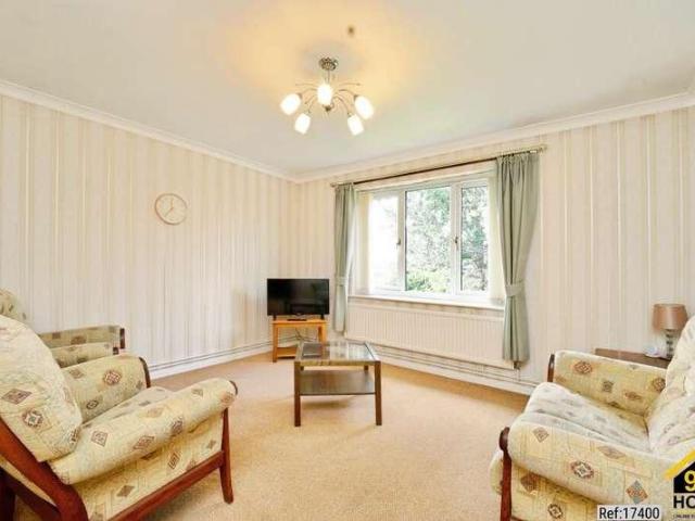 Flat for sale in Hillfoot, Leeds