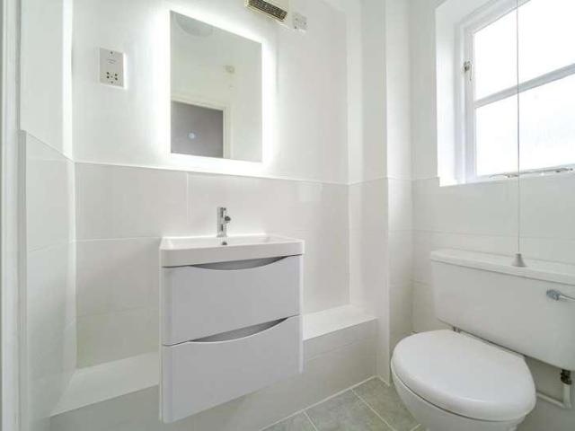 Flat for sale in Norbiton, Greater London