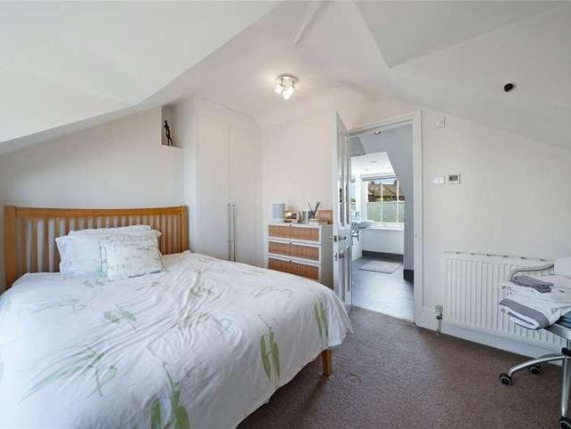 Flat for sale in Archway, Greater London