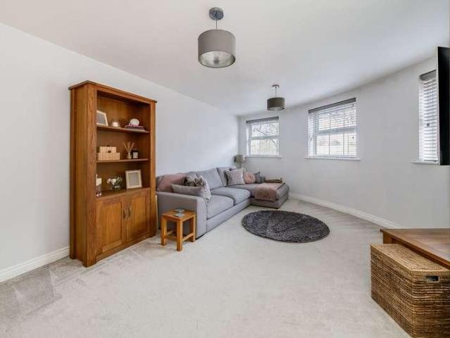 Flat for sale in Dromore, Oxfordshire