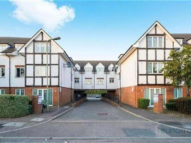 Flat for sale in Hendon, Greater London