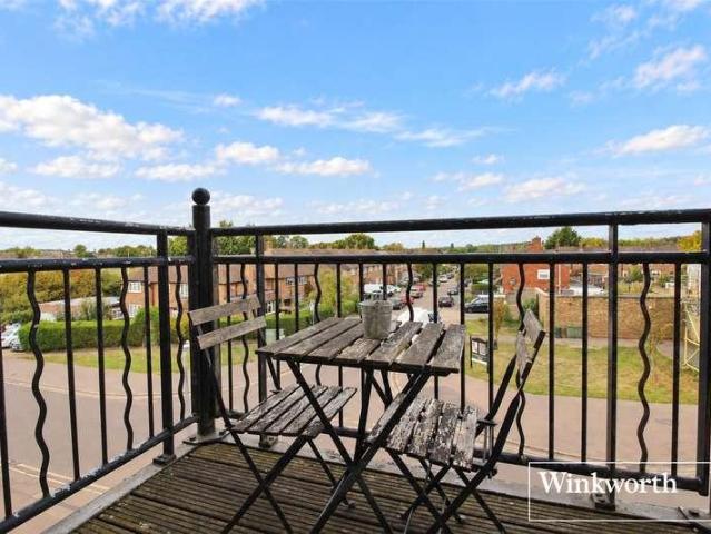 Flat for sale in Borehamwood, Hertsmere