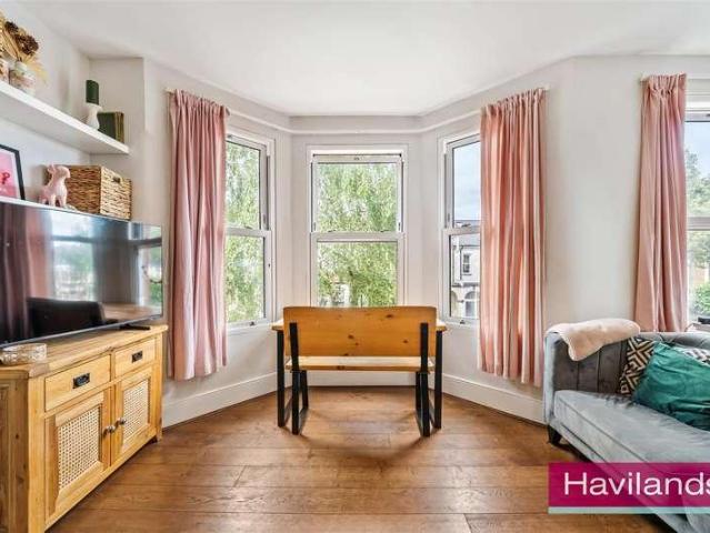 Flat for sale in Palmers Green, Greater London