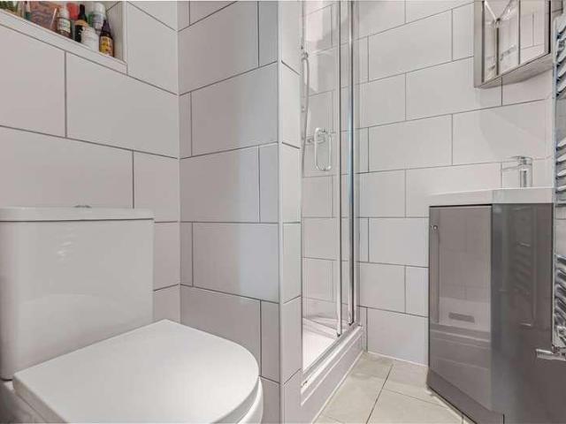 Flat for sale in Bromley, Plaistow