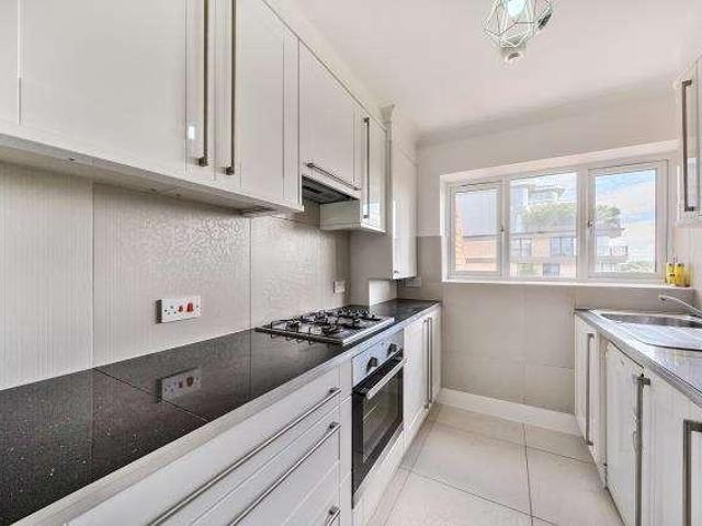 Flat for sale in Bayswater, Greater London