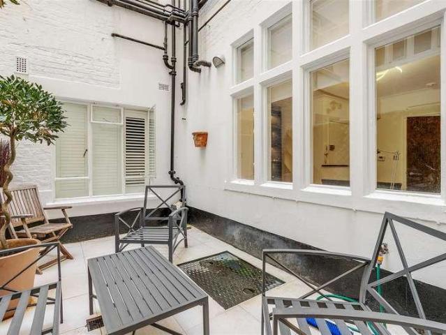Flat for sale in Chelsea, Greater London