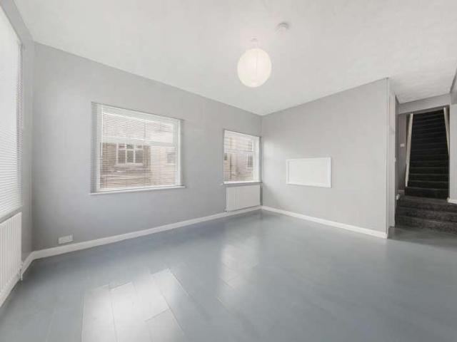 Flat for sale in Harlesden, Greater London