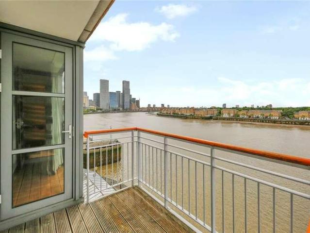 Flat for sale in Ratcliffe, Limehouse