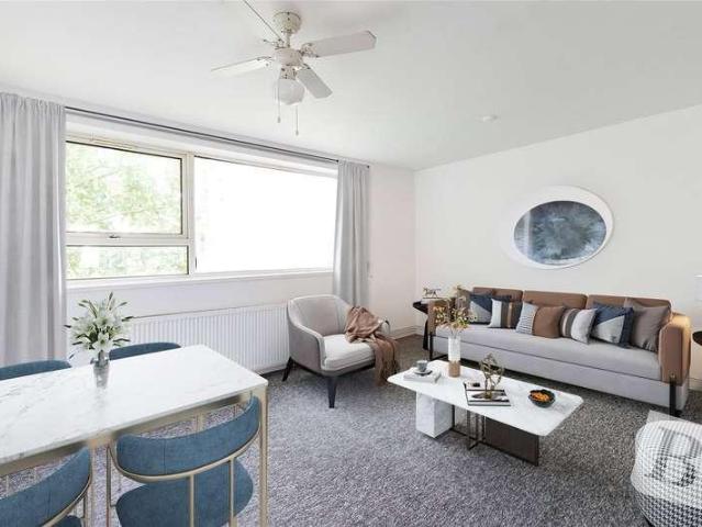 Flat for sale in South Hornchurch, Greater London