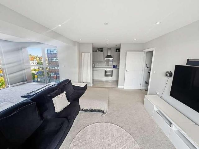 Flat for sale in Alton Barnes, Essex