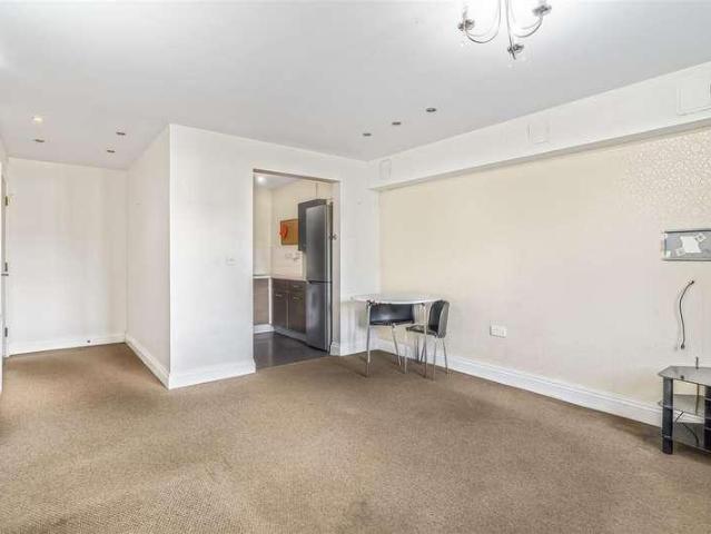 Flat for sale in London Borough of Croydon, Purley