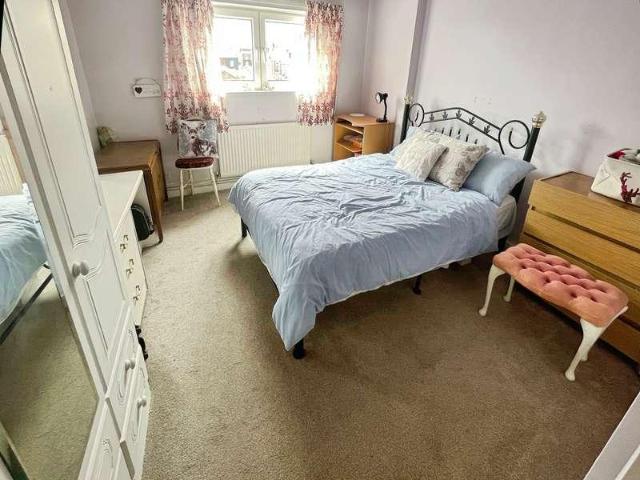 Flat for sale in Moses Gate, Lee Bank