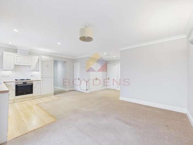 Flat for sale in Frinton and Walton, Dale Hill
