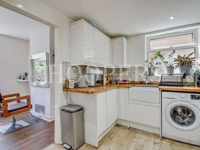 Flat for sale in Dollis Hill, Greater London