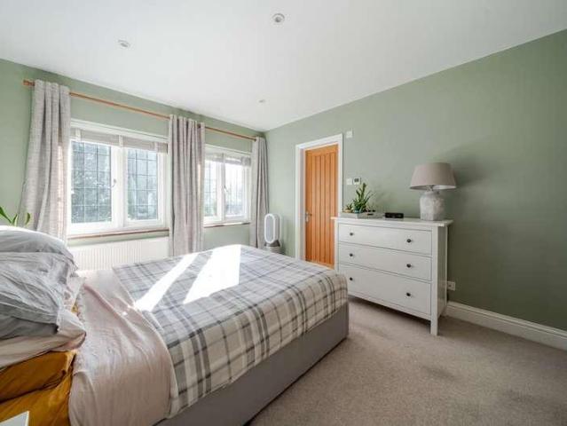 Flat for sale in Chalfont St. Peter, Denham
