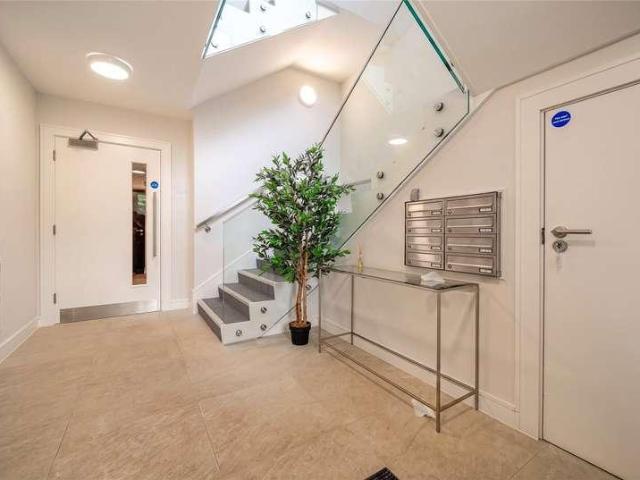 Flat for sale in Gerrards Cross, Denham