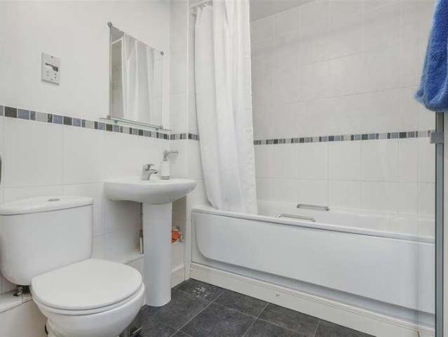 Flat for sale in Rosehill, Greater London
