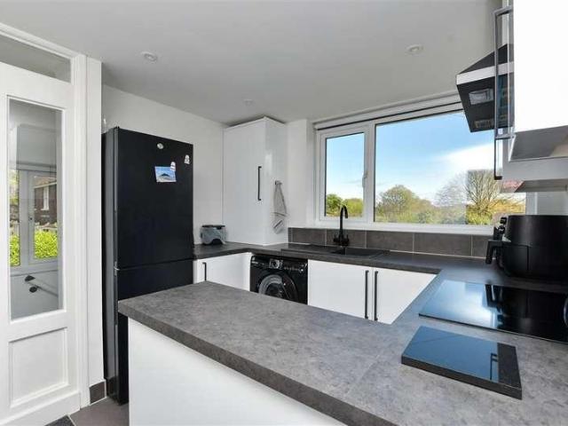 Flat for sale in Ash, Kent