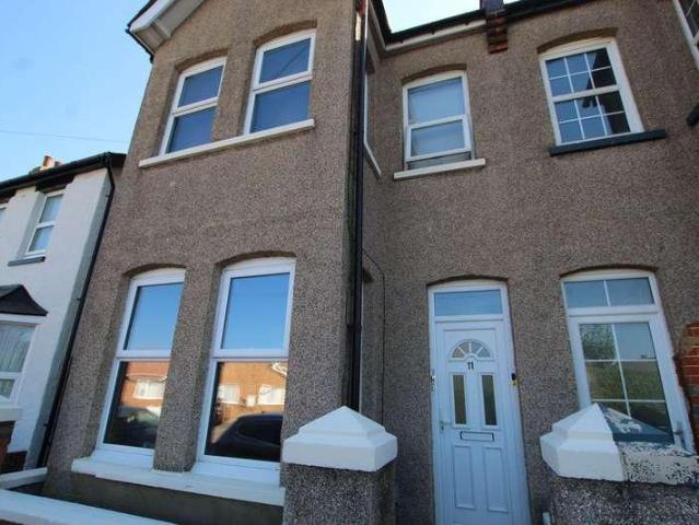 Flat for sale in Oxenden, The Bridge
