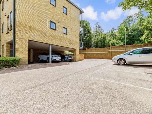 Flat for sale in Worcester Park Estate, Monks Orchard