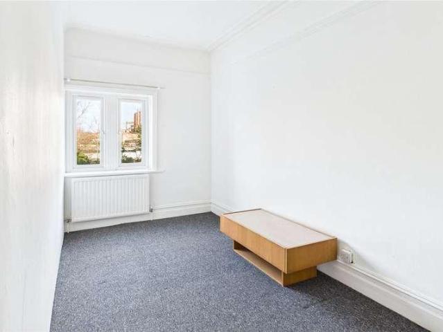 Flat for sale in Streatham Hill, Greater London