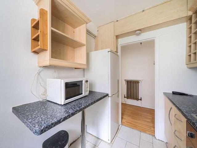 Flat for sale in London Borough of Ealing, Greater London