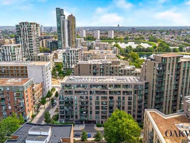 Flat for sale in Woodberry Down, Stoke Newington