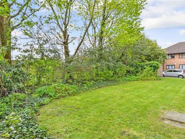 Flat for sale in Worcester Park Estate, Monks Orchard
