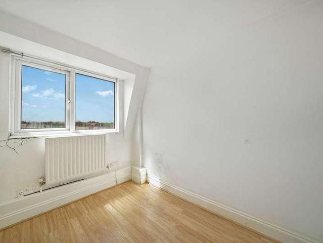 Flat for sale in London Borough of Merton, Mitcham