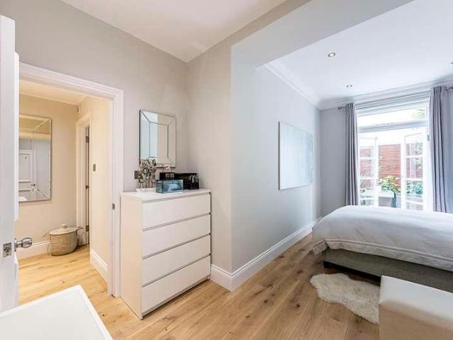 Flat for sale in Paddington, Greater London