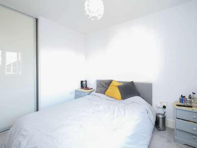 Flat for sale in Wickhurst Green, Horsham