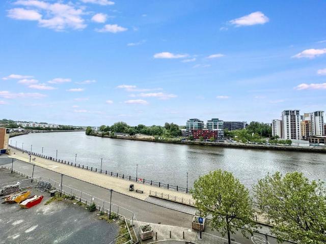 Flat for sale in Battle Field, Tyne And Wear
