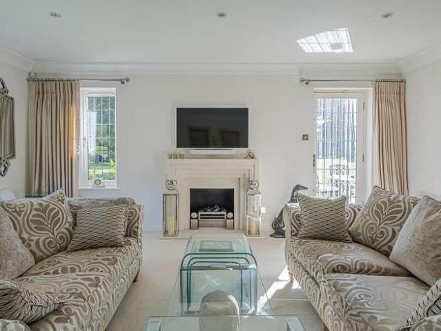 Flat for sale in Woking, Surrey