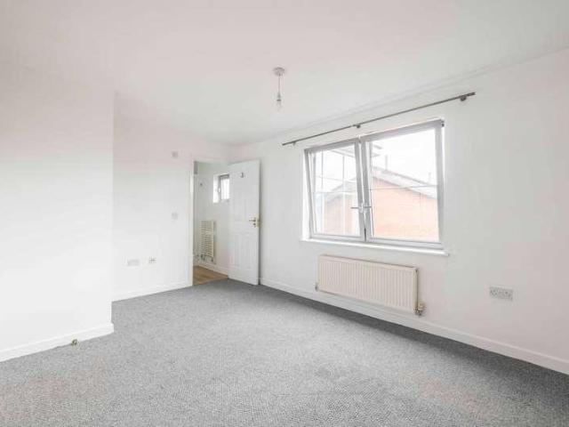 Flat for sale in Chalvey, Slough