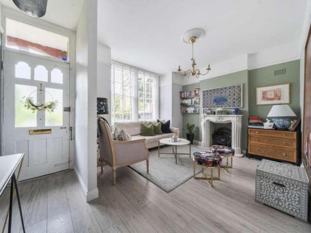 Flat for sale in Greater London