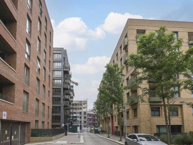 Flat for sale in Clapham Junction, Greater London