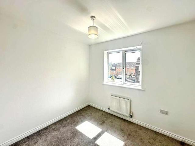 Flat for sale in High Heaton, Tyne And Wear