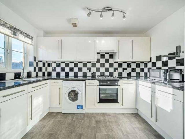 Flat for sale in Salford Quays, Salford